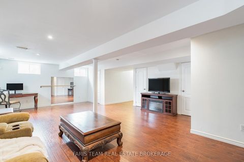 Photo 31 at 33 Auburn Court, Ardagh, Barrie