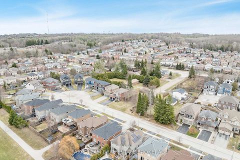 Photo 40 at 33 Auburn Court, Ardagh, Barrie