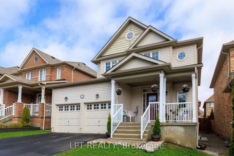 Photo 3 at 16 Bardawill Avenue, Keswick South, Georgina