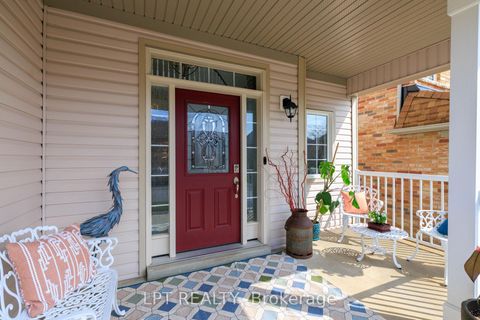 Photo 4 at 16 Bardawill Avenue, Keswick South, Georgina