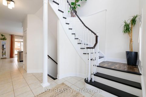 Photo 6 at 16 Bardawill Avenue, Keswick South, Georgina