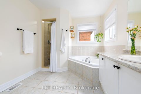 Photo 19 at 16 Bardawill Avenue, Keswick South, Georgina