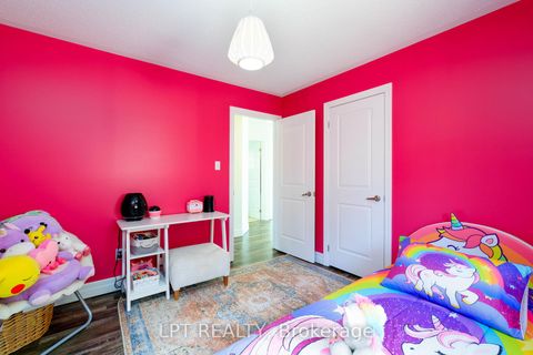 Photo 24 at 16 Bardawill Avenue, Keswick South, Georgina