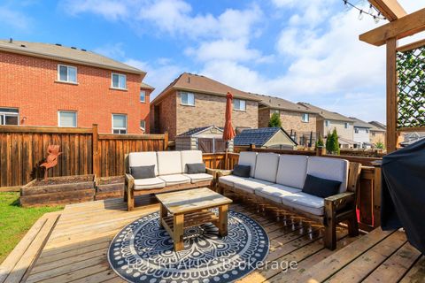 Photo 35 at 16 Bardawill Avenue, Keswick South, Georgina