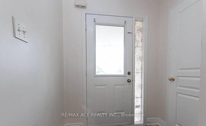 Photo 2 at 36 Mauve Drive, Bram East, Brampton