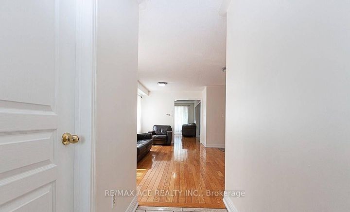 Photo 3 at 36 Mauve Drive, Bram East, Brampton