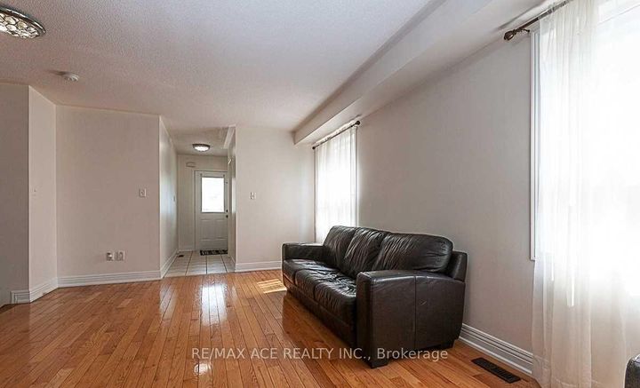 Photo 5 at 36 Mauve Drive, Bram East, Brampton
