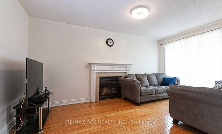 Photo 8 at 36 Mauve Drive, Bram East, Brampton