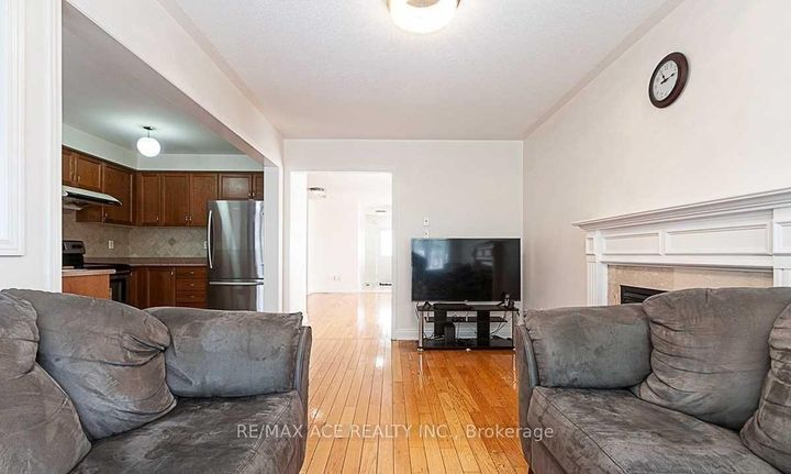 Photo 9 at 36 Mauve Drive, Bram East, Brampton