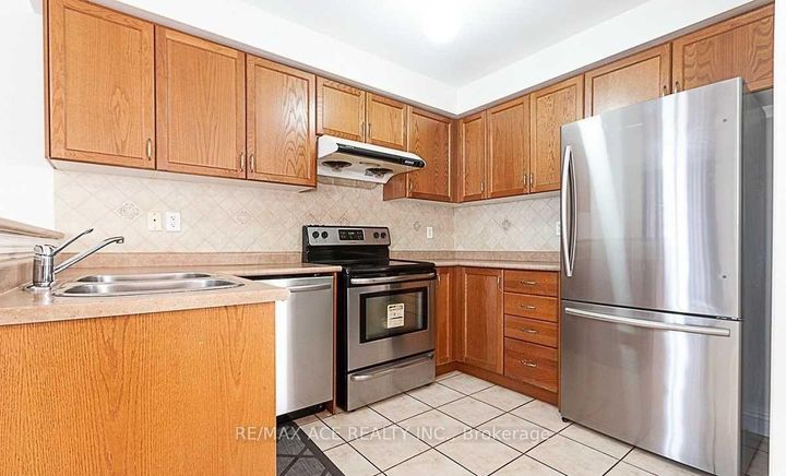 Photo 12 at 36 Mauve Drive, Bram East, Brampton