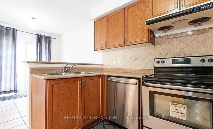 Photo 13 at 36 Mauve Drive, Bram East, Brampton