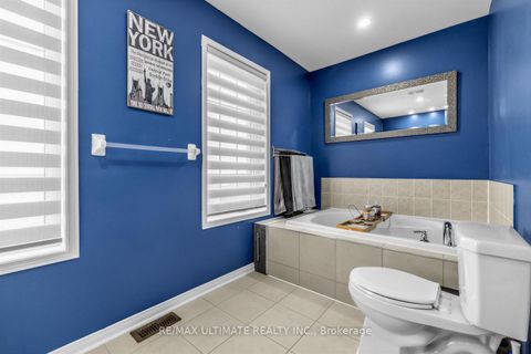 Photo 6 at 255 Torbarrie Road E, CFB, Toronto