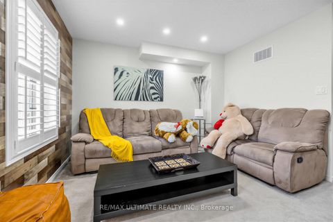 Photo 11 at 255 Torbarrie Road E, CFB, Toronto