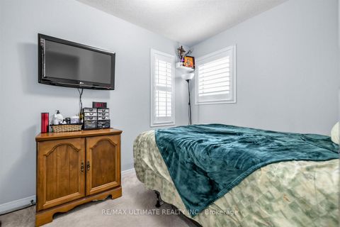 Photo 14 at 255 Torbarrie Road E, CFB, Toronto