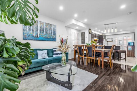 Photo 19 at 255 Torbarrie Road E, CFB, Toronto