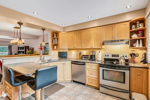 Photo 12 at 74 Silver Shadow Path, Markland Wood, Toronto