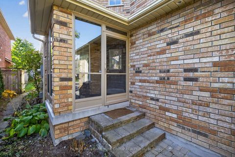 Photo 2 at 540 Greig Circle, College Manor, Newmarket