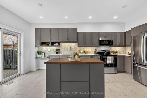 Photo 10 at 540 Greig Circle, College Manor, Newmarket