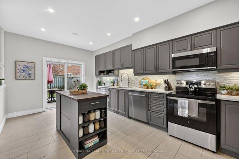 Photo 11 at 540 Greig Circle, College Manor, Newmarket