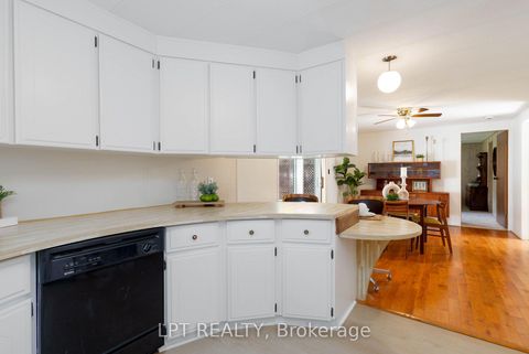 Photo 10 at 11 Geneva Court, Sutton & Jackson's Point, Georgina