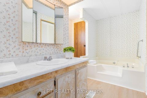 Photo 14 at 11 Geneva Court, Sutton & Jackson's Point, Georgina