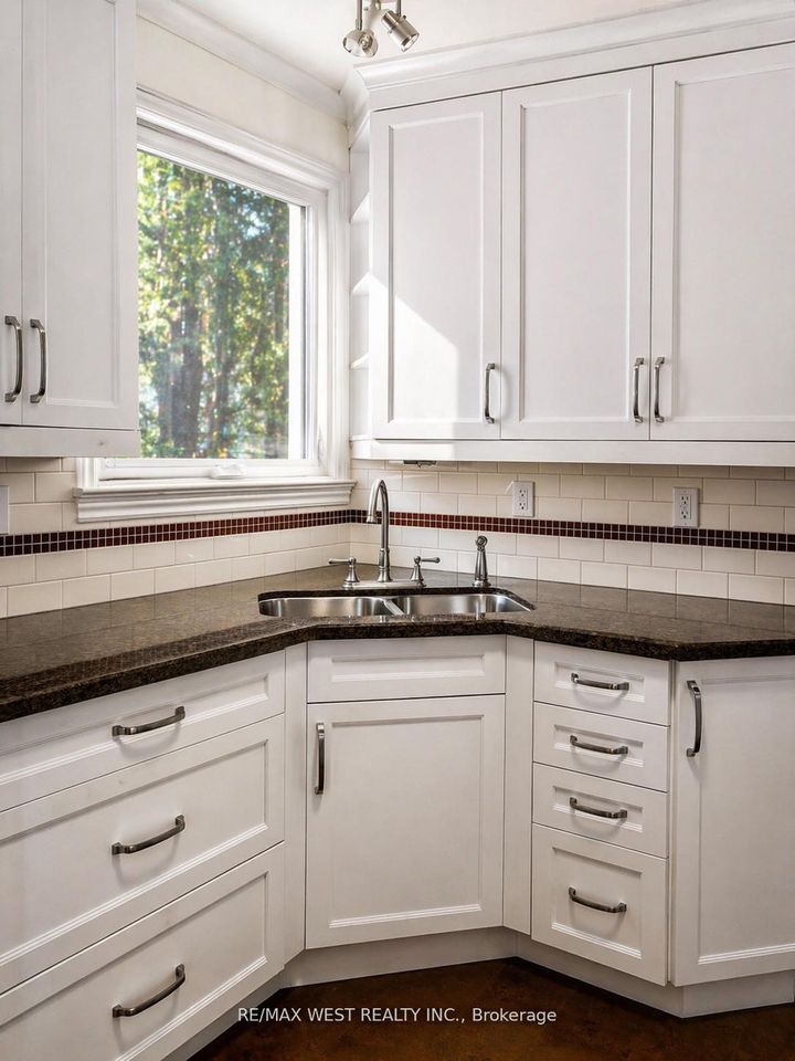 Photo 5 at 3 Glenroy Avenue, Queensway, Toronto