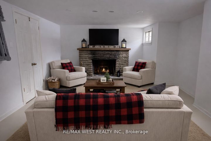 Photo 14 at 3 Glenroy Avenue, Queensway, Toronto