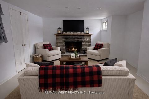 Photo 14 at 3 Glenroy Avenue, Queensway, Toronto