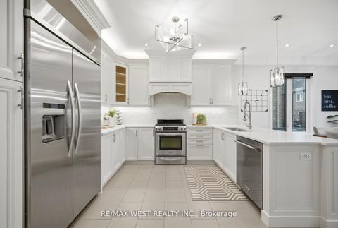 Photo 4 at 139 Hatton Garden Road, Vellore Village, Vaughan