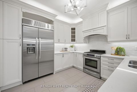 Photo 5 at 139 Hatton Garden Road, Vellore Village, Vaughan