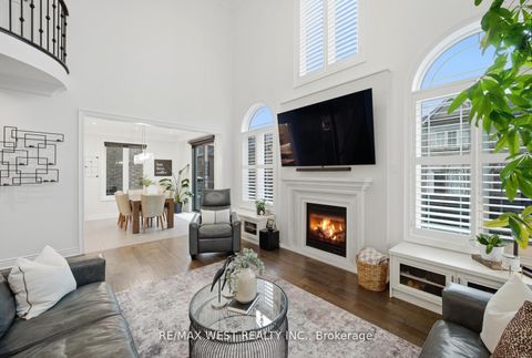 Photo 13 at 139 Hatton Garden Road, Vellore Village, Vaughan