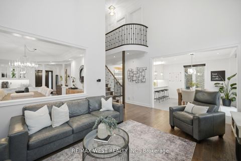 Photo 14 at 139 Hatton Garden Road, Vellore Village, Vaughan