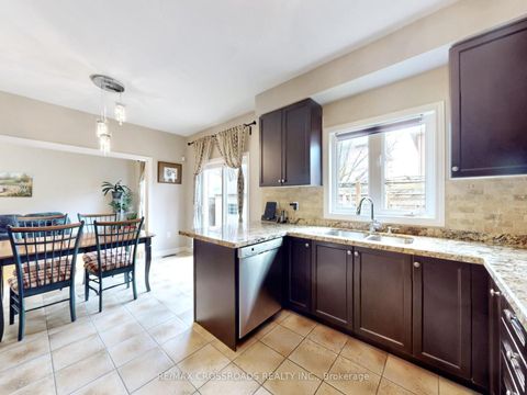 Photo 3 at 39 Pantano Drive, Patterson, Vaughan