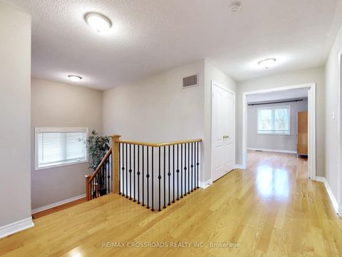 Photo 8 at 39 Pantano Drive, Patterson, Vaughan