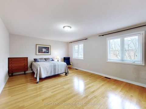 Photo 9 at 39 Pantano Drive, Patterson, Vaughan