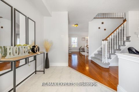 Photo 2 at 10 Snowden Avenue, Shore, Barrie