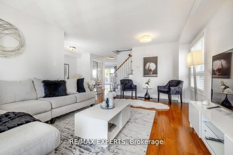 Photo 6 at 10 Snowden Avenue, Shore, Barrie