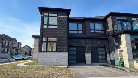 Photo 1 at 2 Hercules Club Drive, Rural Richmond Hill, Richmond Hill