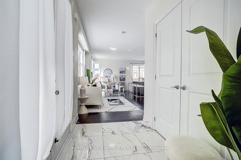 Photo 2 at 2 Hercules Club Drive, Rural Richmond Hill, Richmond Hill