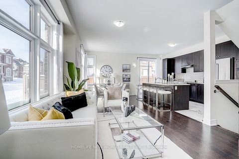 Photo 5 at 2 Hercules Club Drive, Rural Richmond Hill, Richmond Hill