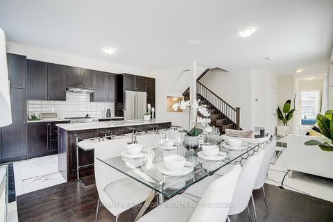 Photo 7 at 2 Hercules Club Drive, Rural Richmond Hill, Richmond Hill