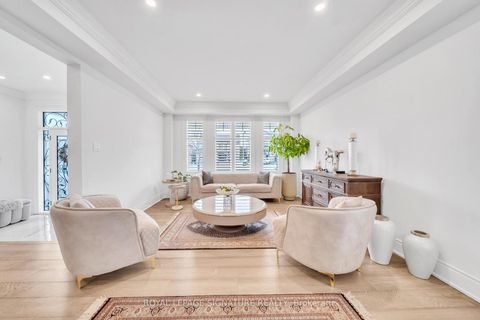 Photo 5 at 17 Roderick Court, Jefferson, Richmond Hill