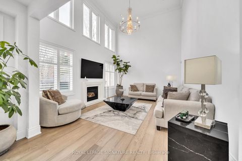 Photo 13 at 17 Roderick Court, Jefferson, Richmond Hill