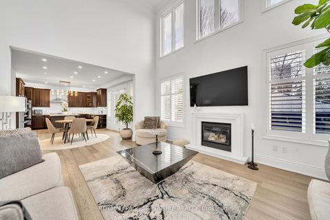 Photo 14 at 17 Roderick Court, Jefferson, Richmond Hill