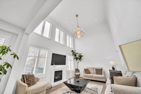 Photo 16 at 17 Roderick Court, Jefferson, Richmond Hill