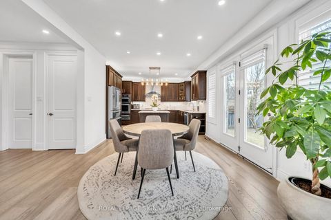 Photo 17 at 17 Roderick Court, Jefferson, Richmond Hill