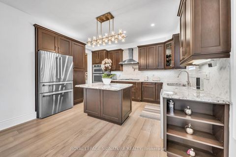 Photo 19 at 17 Roderick Court, Jefferson, Richmond Hill