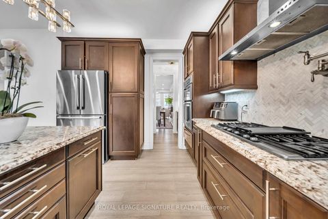 Photo 20 at 17 Roderick Court, Jefferson, Richmond Hill