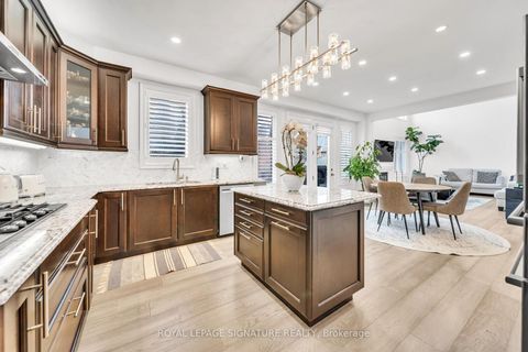 Photo 22 at 17 Roderick Court, Jefferson, Richmond Hill