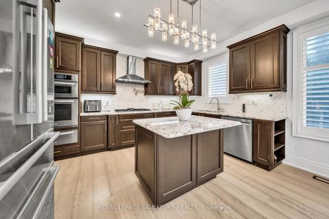 Photo 23 at 17 Roderick Court, Jefferson, Richmond Hill